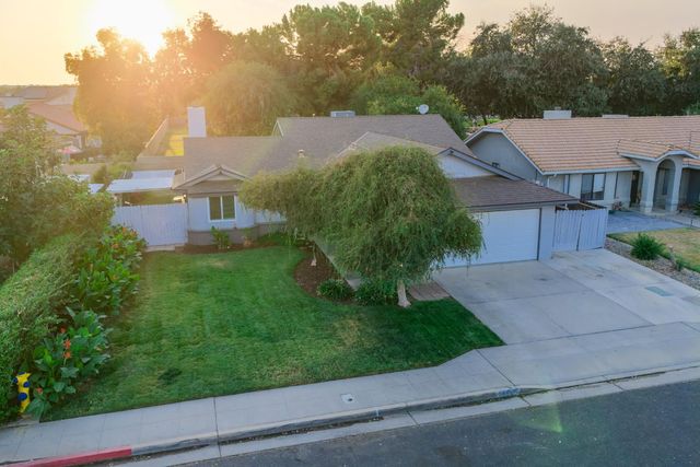3684 Phillip Avenue, Clovis, CA 93612