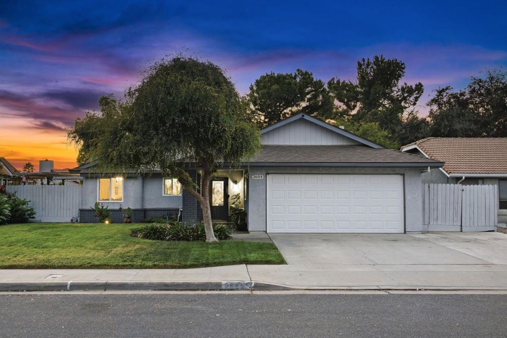 3684 Phillip Avenue, Clovis, CA 93612