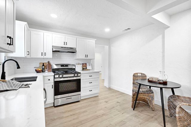 330 W Beechwood Avenue, Pinedale, CA 93650