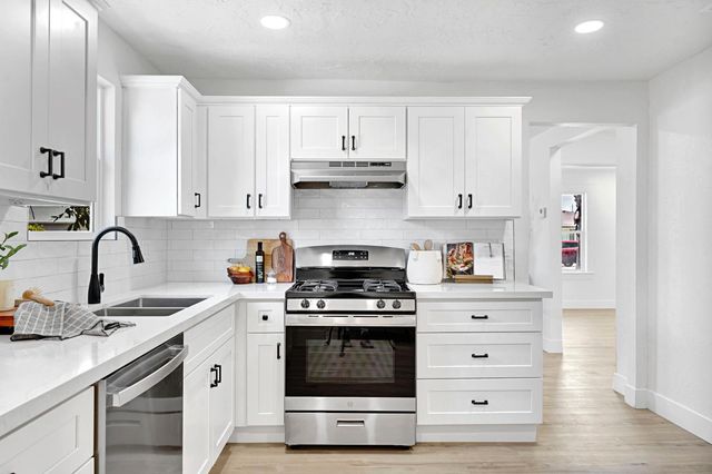330 W Beechwood Avenue, Pinedale, CA 93650