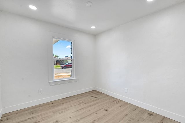 330 W Beechwood Avenue, Pinedale, CA 93650