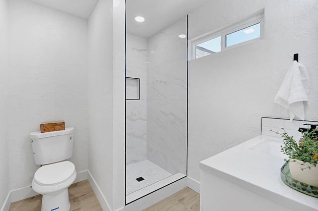 330 W Beechwood Avenue, Pinedale, CA 93650