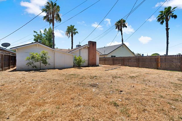 330 W Beechwood Avenue, Pinedale, CA 93650