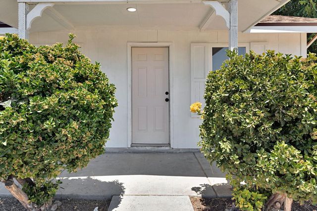 330 W Beechwood Avenue, Pinedale, CA 93650