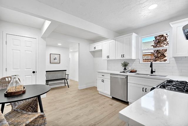 330 W Beechwood Avenue, Pinedale, CA 93650
