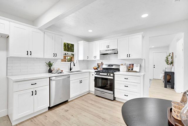 330 W Beechwood Avenue, Pinedale, CA 93650