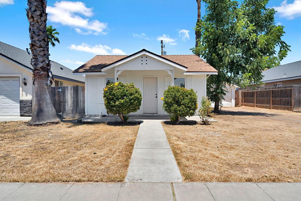 330 W Beechwood Avenue, Pinedale, CA 93650