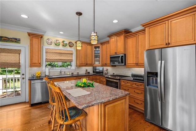 9285 Center Grove Church Road, Clemmons, NC 27012