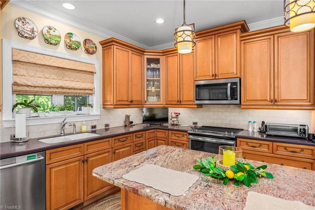 9285 Center Grove Church Road, Clemmons, NC 27012