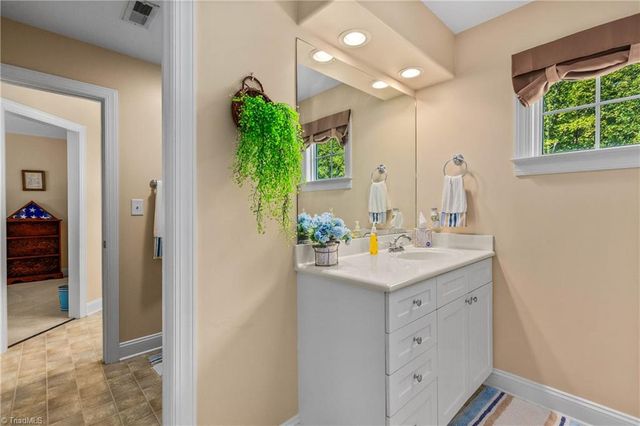9285 Center Grove Church Road, Clemmons, NC 27012