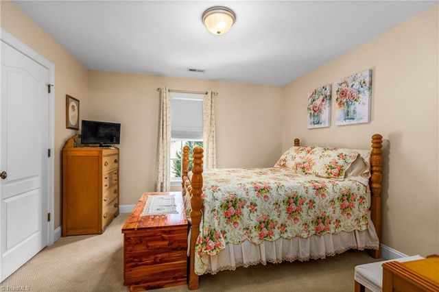 9285 Center Grove Church Road, Clemmons, NC 27012