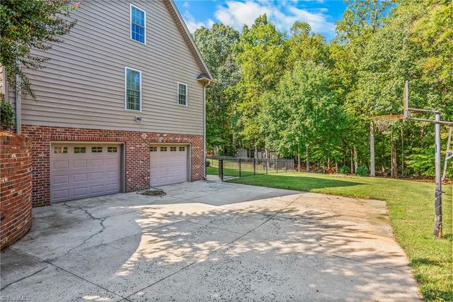 9285 Center Grove Church Road, Clemmons, NC 27012