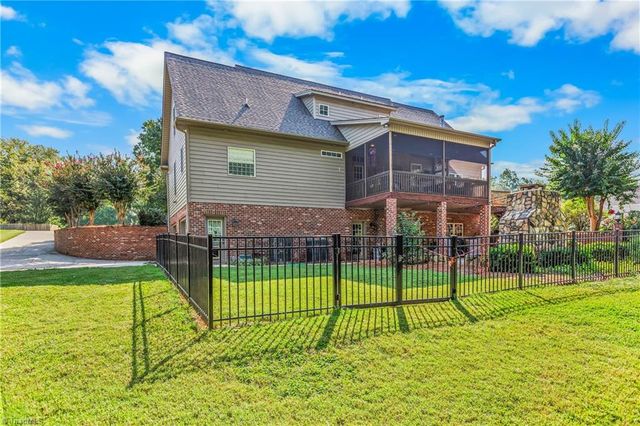 9285 Center Grove Church Road, Clemmons, NC 27012