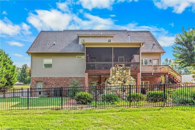 9285 Center Grove Church Road, Clemmons, NC 27012