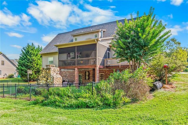 9285 Center Grove Church Road, Clemmons, NC 27012
