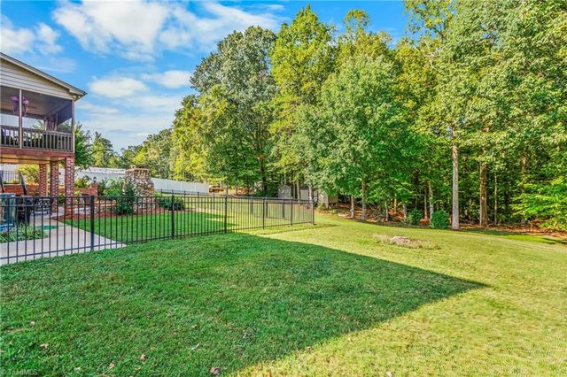 9285 Center Grove Church Road, Clemmons, NC 27012