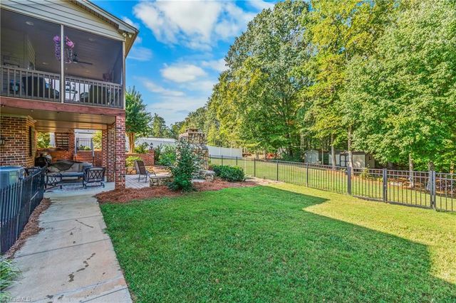 9285 Center Grove Church Road, Clemmons, NC 27012