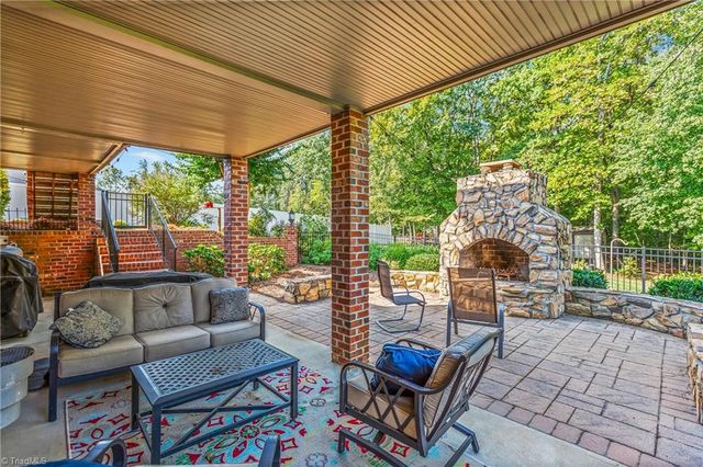 9285 Center Grove Church Road, Clemmons, NC 27012