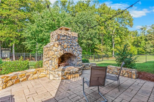 9285 Center Grove Church Road, Clemmons, NC 27012