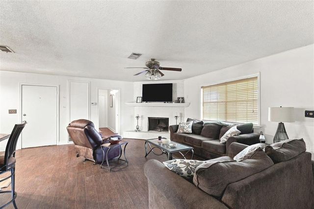 415 Hollywood Lane, Sulphur, LA 70663