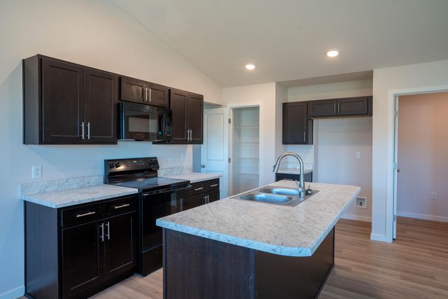 2380 S Cheri Drive, Bolivar, MO 65613