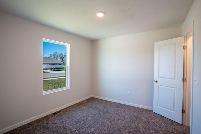 2380 S Cheri Drive, Bolivar, MO 65613