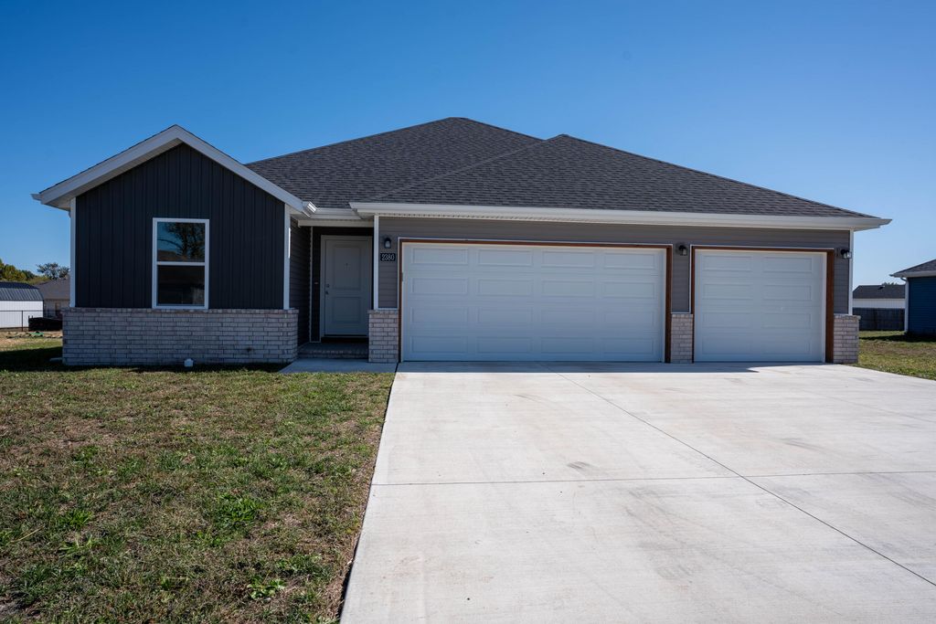 2380 S Cheri Drive, Bolivar, MO 65613