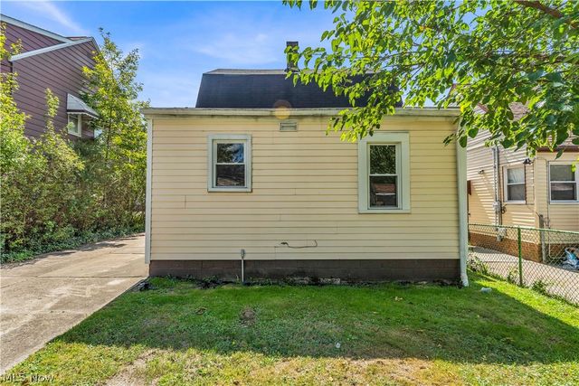 19409 Raymond Street, Maple Heights, OH 44137