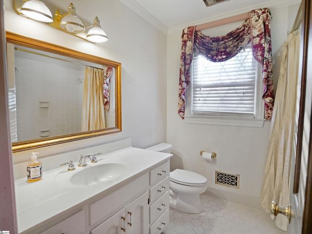 100 Kirkwood Place, Spartanburg, SC 29306
