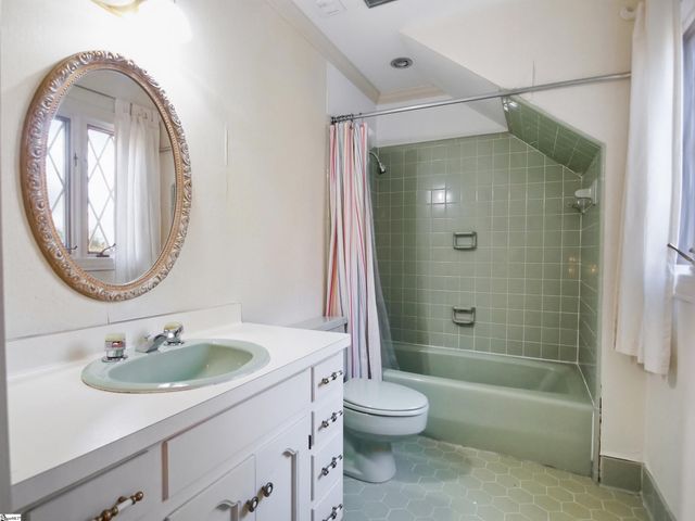 100 Kirkwood Place, Spartanburg, SC 29306