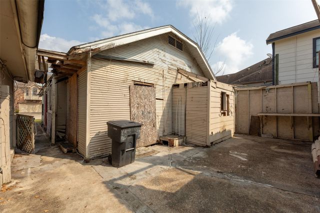 5229 Eigel Street, Houston, TX 77007