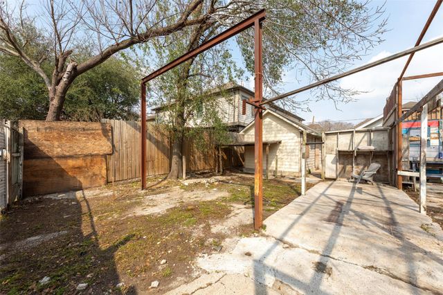 5229 Eigel Street, Houston, TX 77007