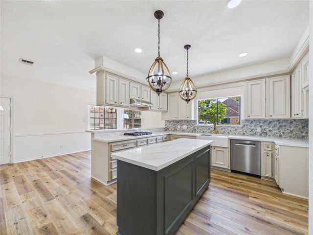 2309 St Patrick Lane, Deer Park, TX 77536