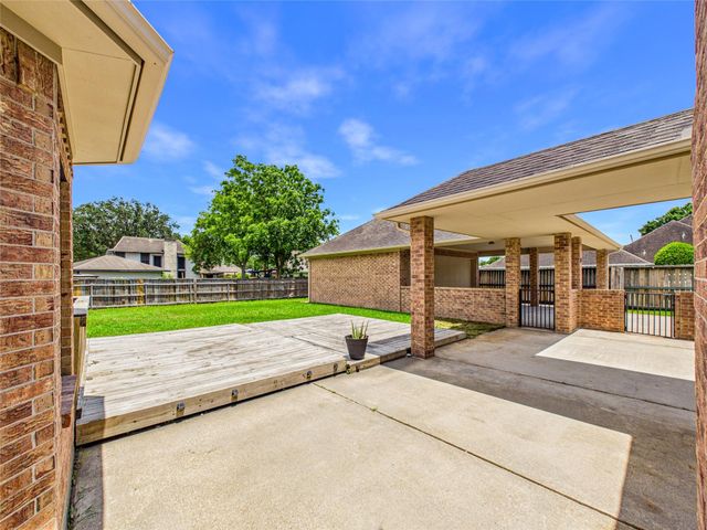 2309 St Patrick Lane, Deer Park, TX 77536