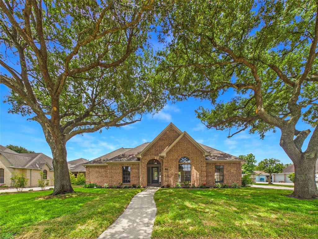 2309 St Patrick Lane, Deer Park, TX 77536