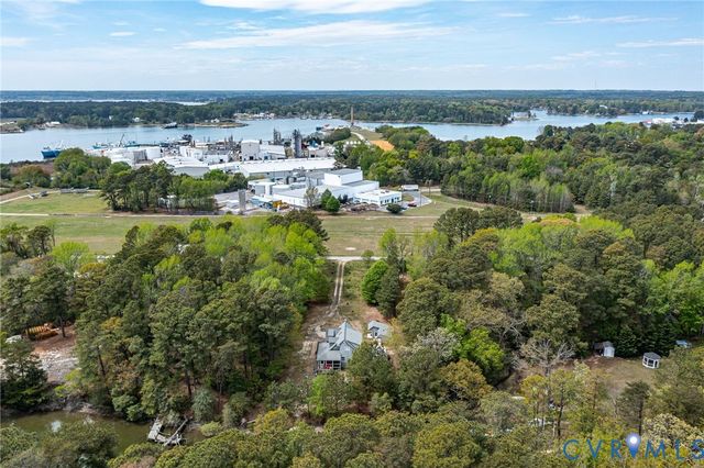 193 Deep Water Ln, Reedville, VA 22539