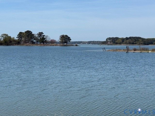193 Deep Water Ln, Reedville, VA 22539