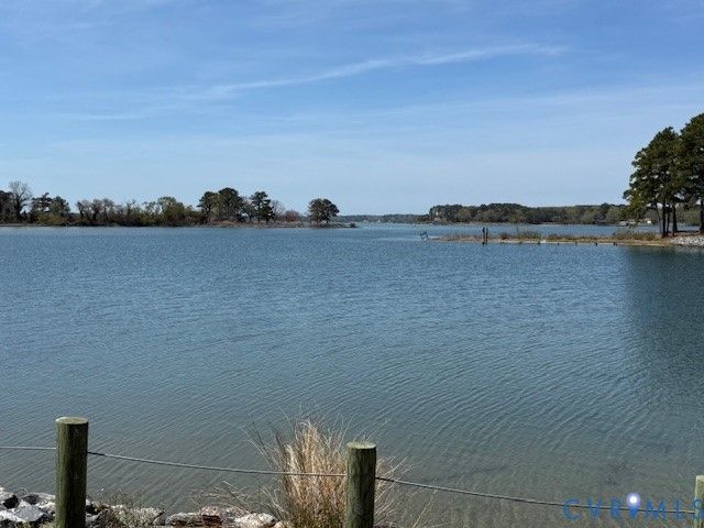 193 Deep Water Ln, Reedville, VA 22539