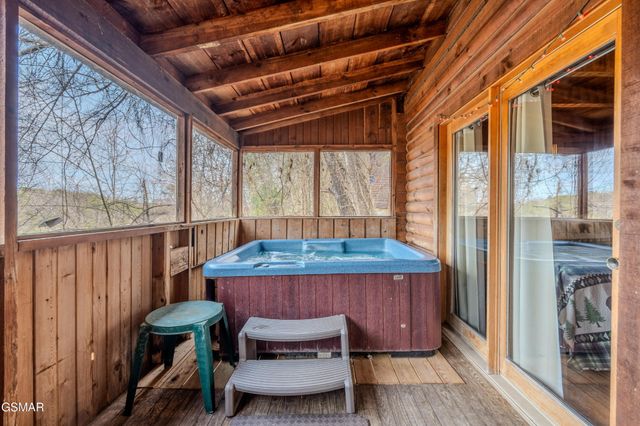 1716 Ridgecrest Drive, Sevierville, TN 37876