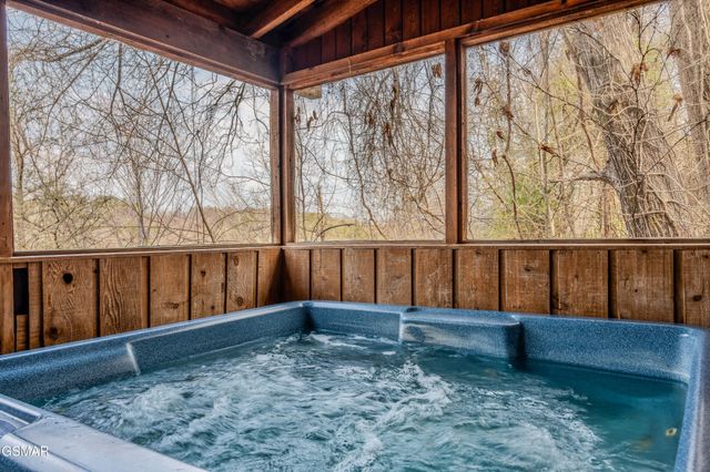 1716 Ridgecrest Drive, Sevierville, TN 37876