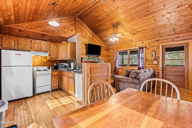1716 Ridgecrest Drive, Sevierville, TN 37876
