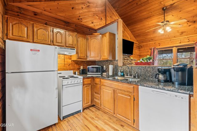1716 Ridgecrest Drive, Sevierville, TN 37876