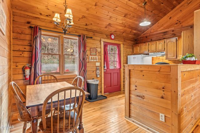 1716 Ridgecrest Drive, Sevierville, TN 37876