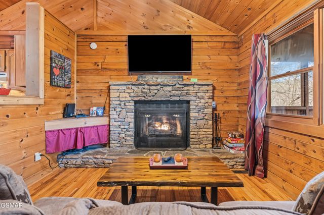 1716 Ridgecrest Drive, Sevierville, TN 37876