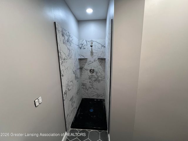908 N Capitol Avenue, Lansing, MI 48906