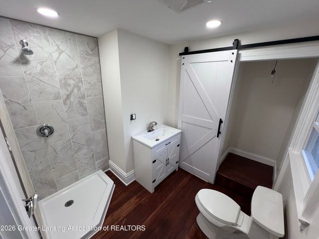 908 N Capitol Avenue, Lansing, MI 48906