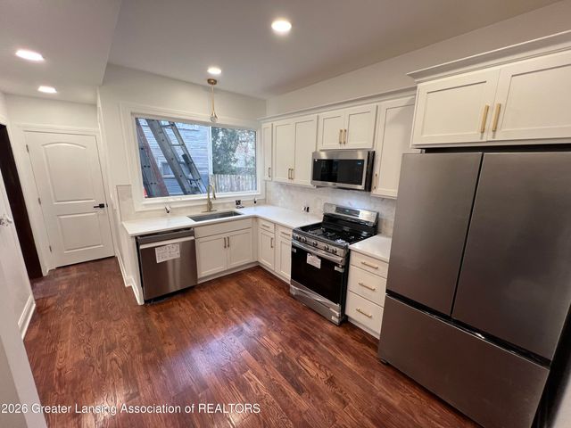 908 N Capitol Avenue, Lansing, MI 48906
