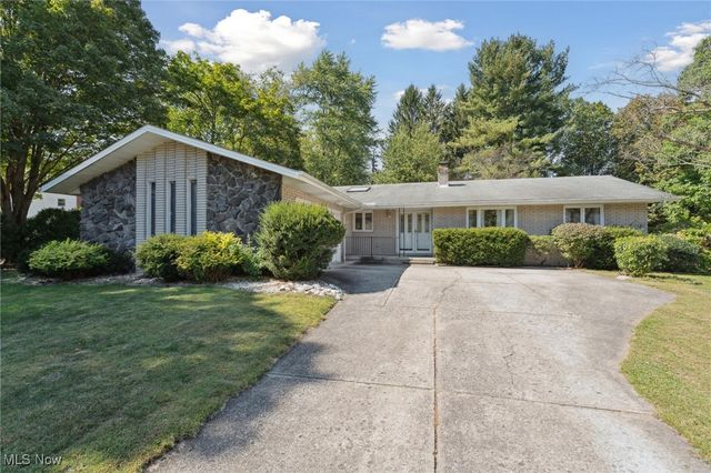 8604 Ottawa Drive, Brecksville, OH 44141