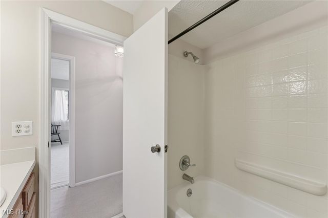 8604 Ottawa Drive, Brecksville, OH 44141