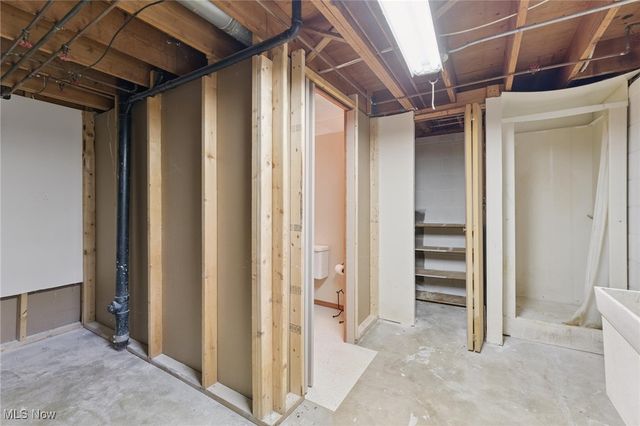 8604 Ottawa Drive, Brecksville, OH 44141